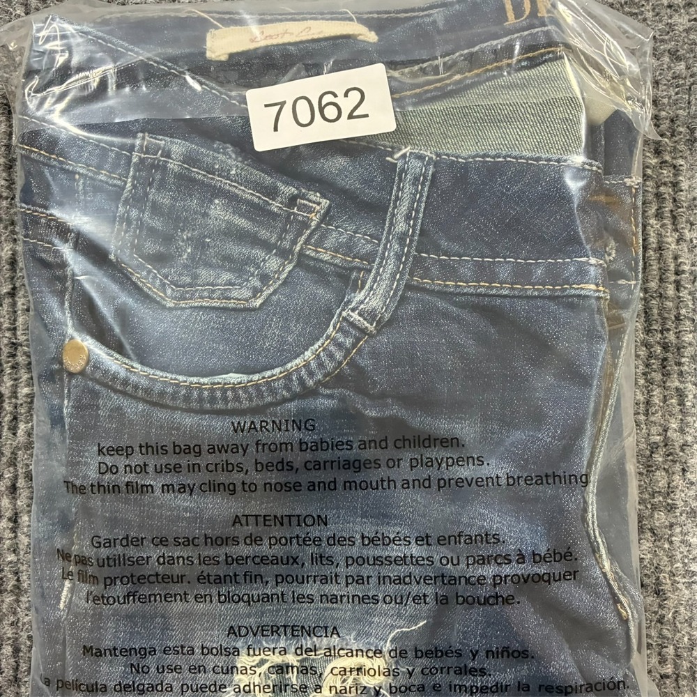 Decree Womens Bootcut Jeans Size 11 Blue Distressed Denim Stretch Low Rise - Picture 10 of 10